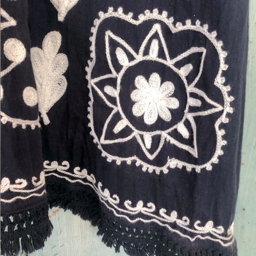 Very boho Ruby YaYa navy & white beach dress/cover up with braided embroidery - Picture 6 of 16